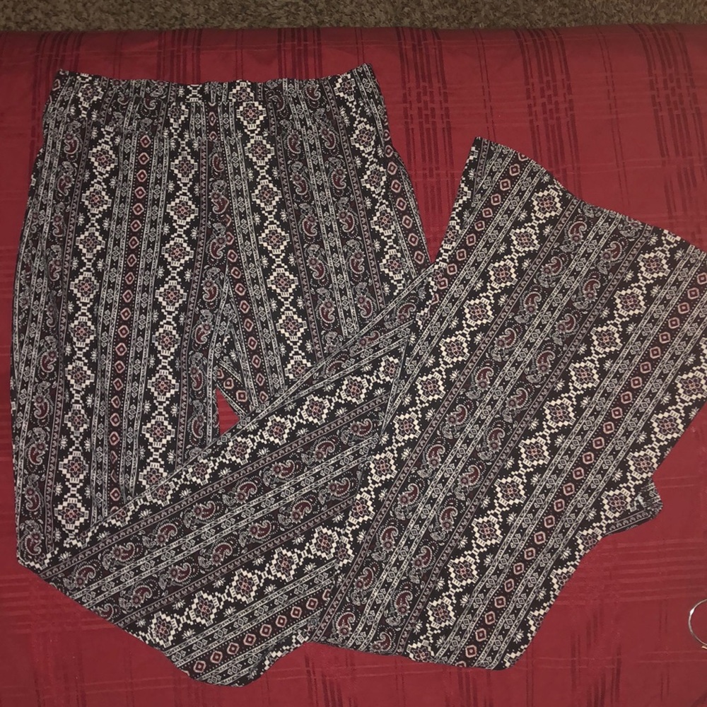 Stretchy pants - Picture 1 of 4